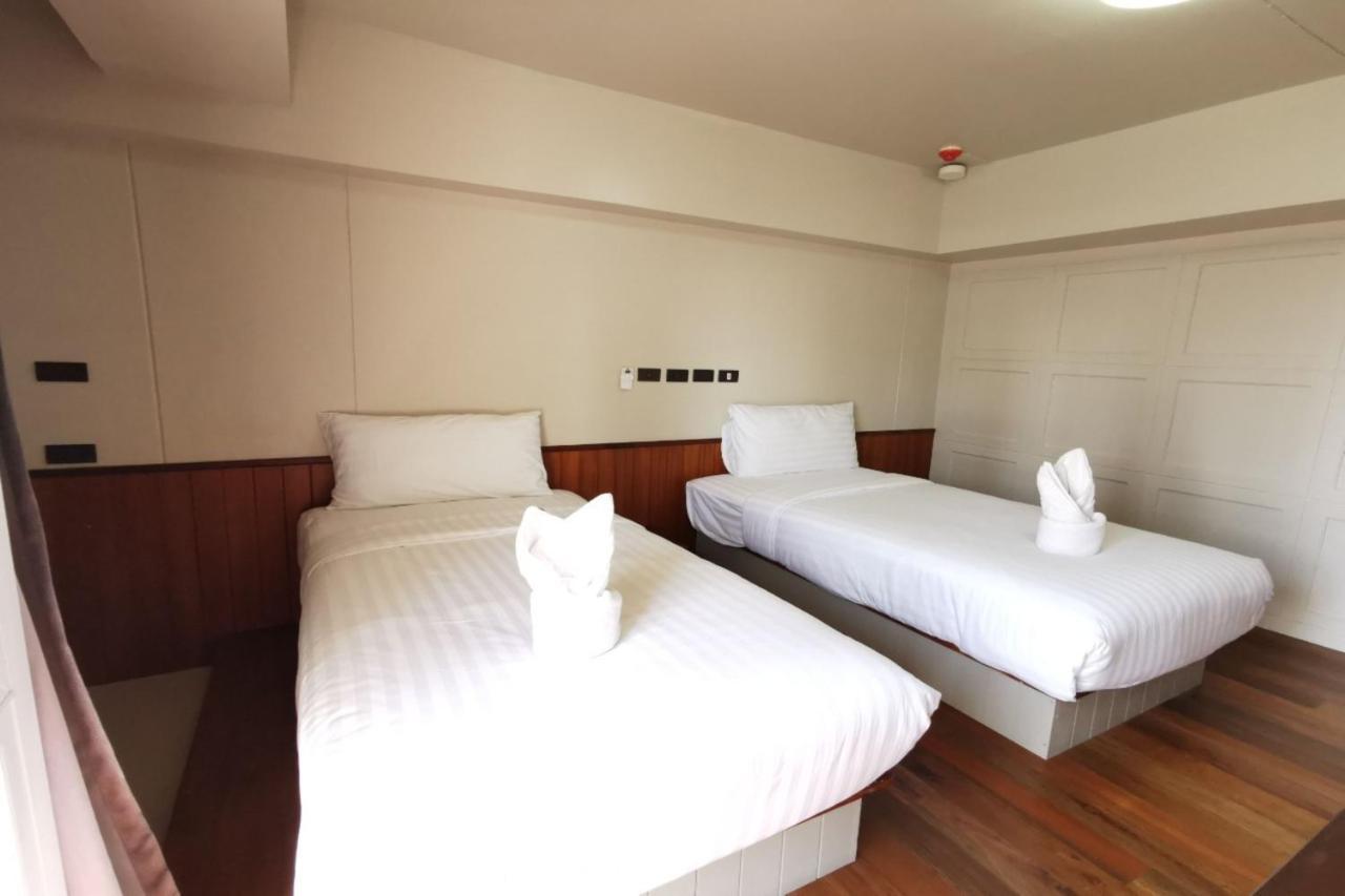 A Sleep Bangkok Sathorn Hotell Exteriör bild