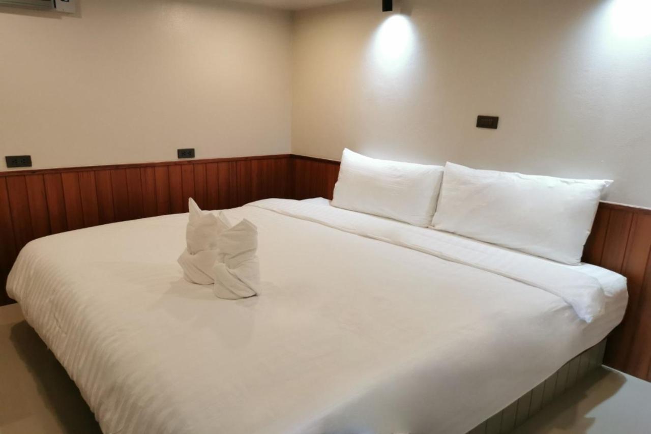 A Sleep Bangkok Sathorn Hotell Exteriör bild