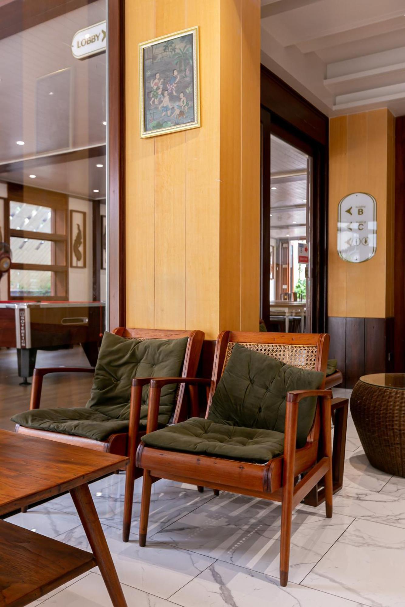 A Sleep Bangkok Sathorn Hotell Exteriör bild